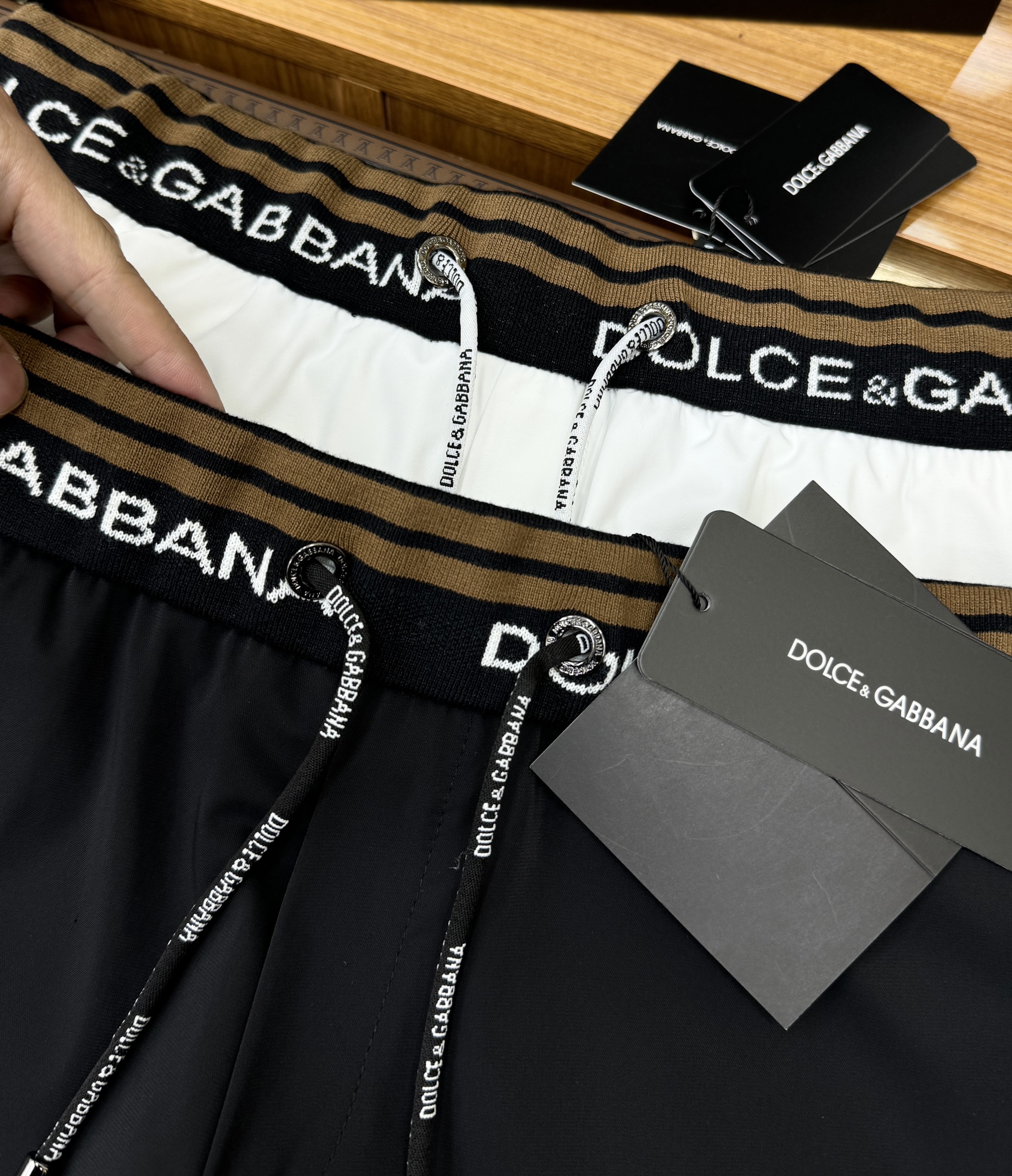 Quần short gió Dolce Gabbana DG logo tag vuông check cạp Like Auth 1-1 on web CD MK